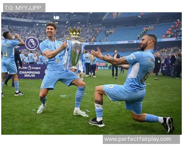 曼联逆转国米3-2晋级世界杯决赛意外瞬间引发全场狂欢